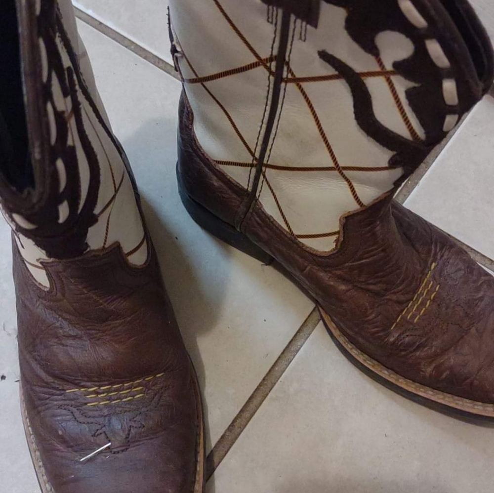 Ariat size 1 children's boots